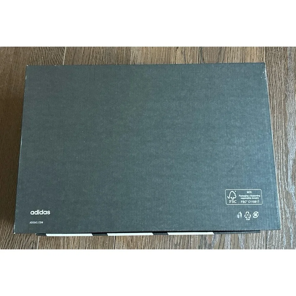 Adidas‎ empty shoe box